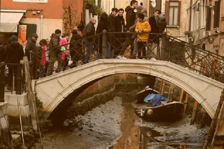 Escorts Ostellato, Italy — Local Companions