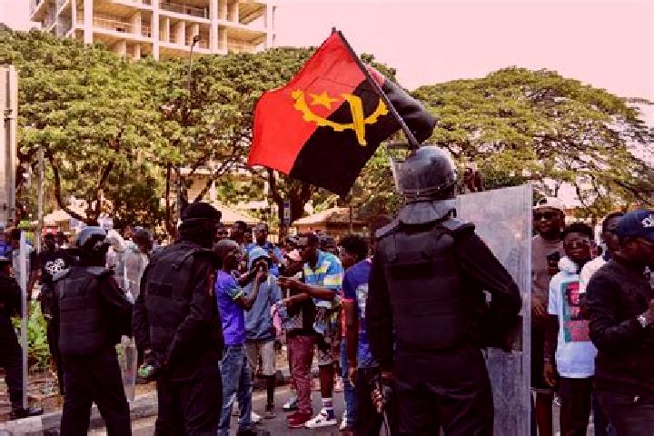 Escorts Otchindjau, Angola — Local Companions
