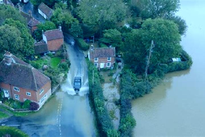 Escorts Owston Ferry, United Kingdom — Local Companions