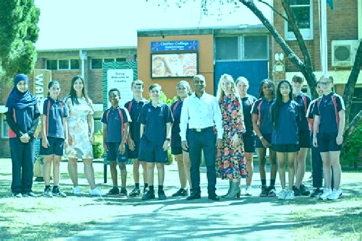 Escorts Oxley Park, Australia — Local Companions