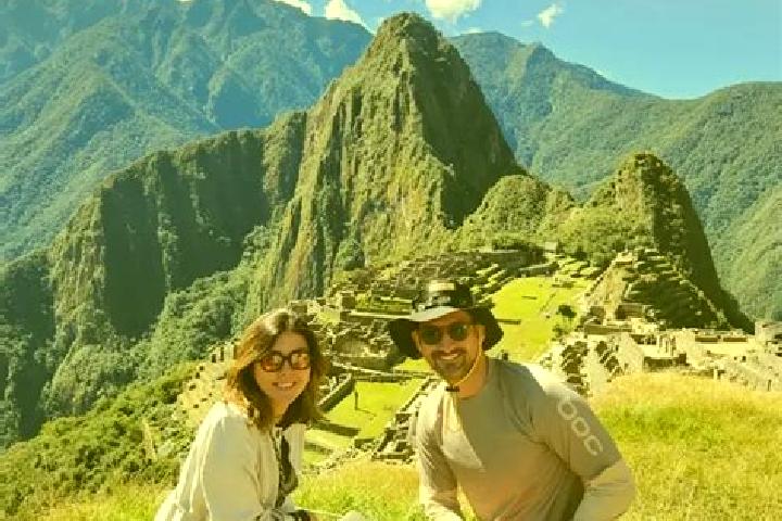 Escorts Oyolo, Peru — Local Companions