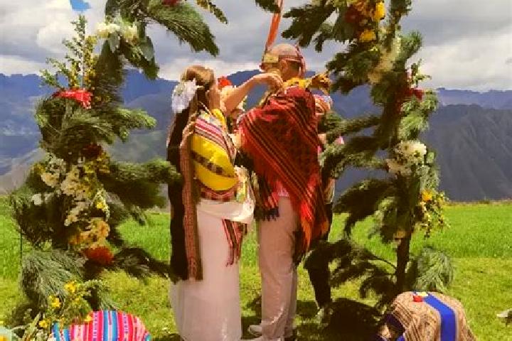 Escorts Paccaritambo, Peru — Local Companions