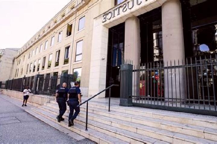 Escorts Palais de Justice, France — Local Companions