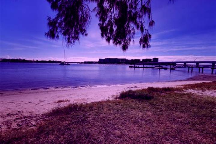 Escorts Paradise Point, Australia — Local Companions