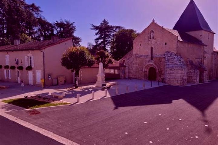 Escorts Payroux, France — Local Companions