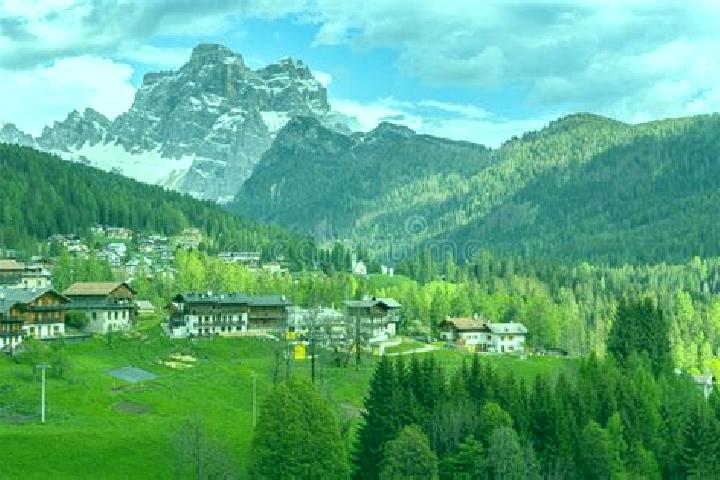 Escorts Perarolo di Cadore, Italy — Local Companions