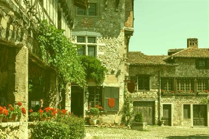 Escorts Perouges, France — Local Companions