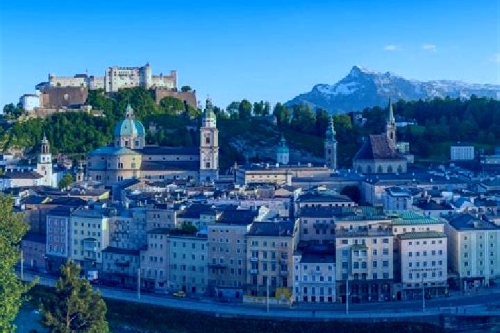 Escorts Persenbeug, Austria — Local Companions