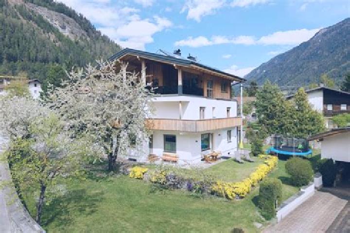 Escorts Pfunds, Austria — Local Companions