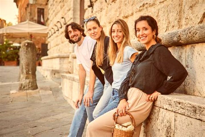 Escorts Piano di Conca, Italy — Local Companions