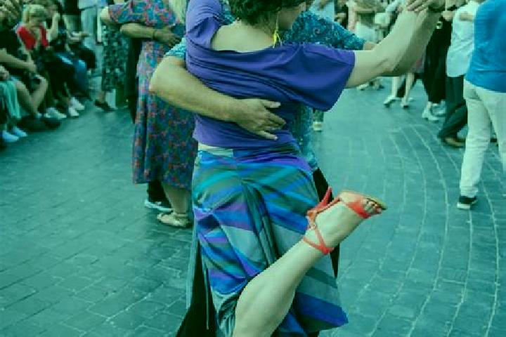 Escorts Piazzolla, Italy — Local Companions