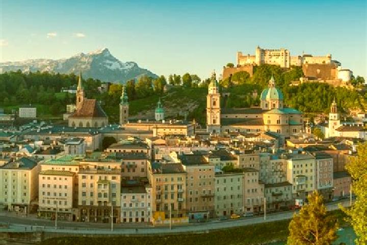 Escorts Pichlwang, Austria — Local Companions