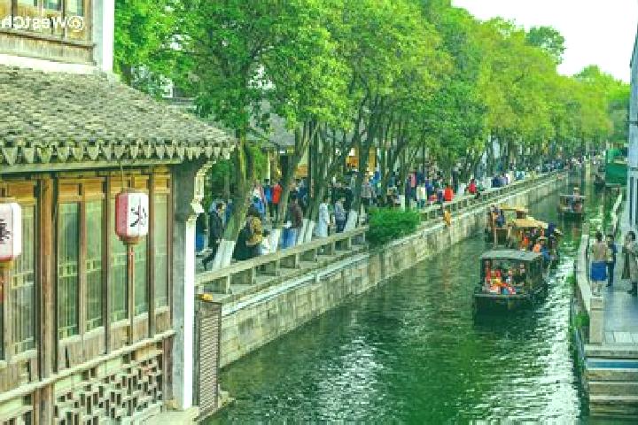 Escorts Pingjianglu, China — Local Companions