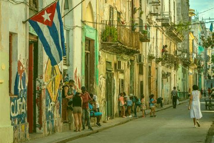 Escorts Placetas, Cuba — Local Companions