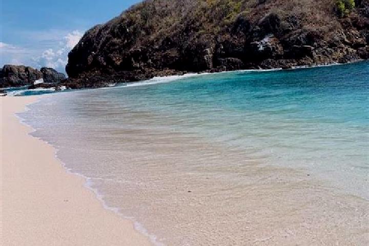 Escorts Playa de Oro, Ecuador — Local Companions
