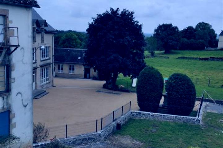 Escorts Pleaux, France — Local Companions