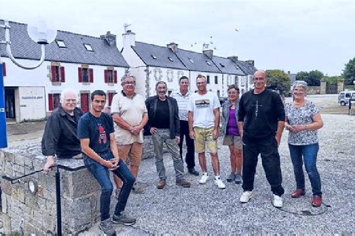 Escorts Plouegat-Guerand, France — Local Companions
