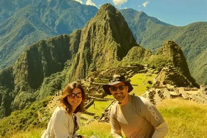 Escorts Pocsi, Peru — Local Companions