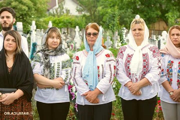 Escorts Podenii Vechi, Romania — Local Companions