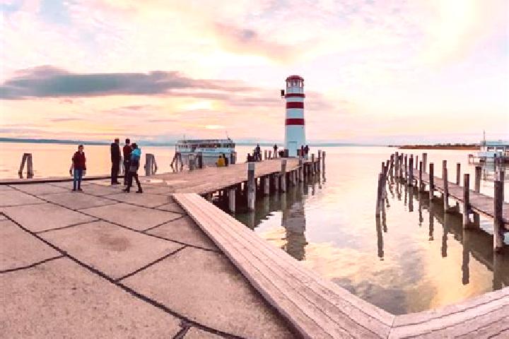 Escorts Podersdorf am See, Austria — Local Companions