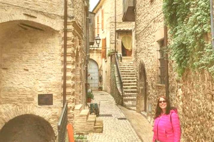Escorts Poggio San Vicino, Italy — Local Companions