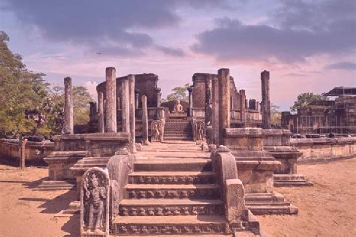 Escorts Polonnaruwa, Sri Lanka — Local Companions