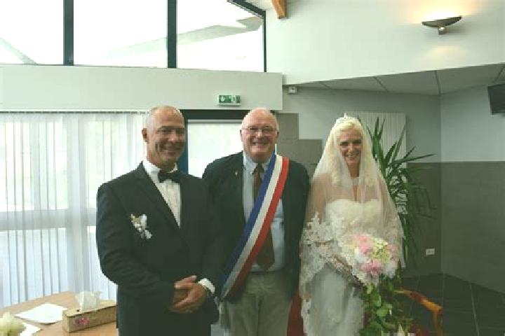 Escorts Pont-a-Marcq, France — Local Companions