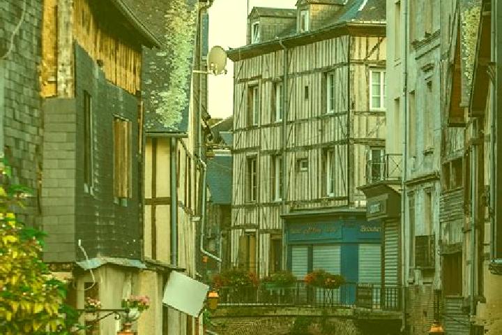 Escorts Pont-Audemer, France — Local Companions
