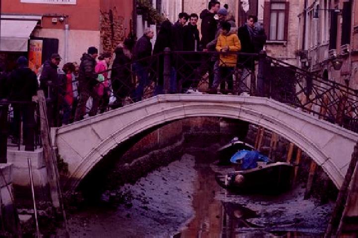 Escorts Pont-Bozet, Italy — Local Companions