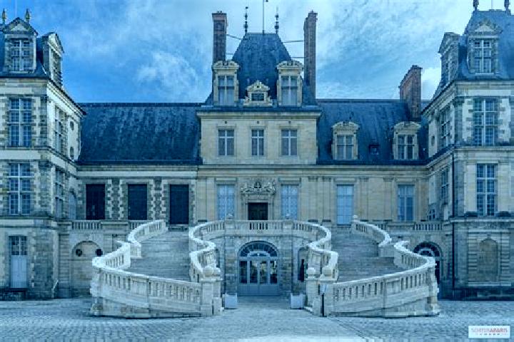 Escorts Pont-du-Chateau, France — Local Companions