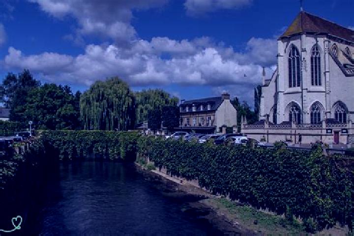 Escorts Pont-Eveque, France — Local Companions