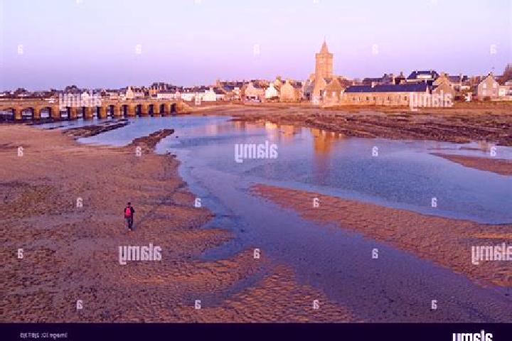 Escorts Portbail, France — Local Companions