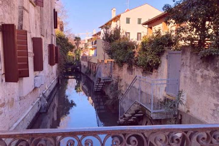 Escorts Portogruaro, Italy — Local Companions