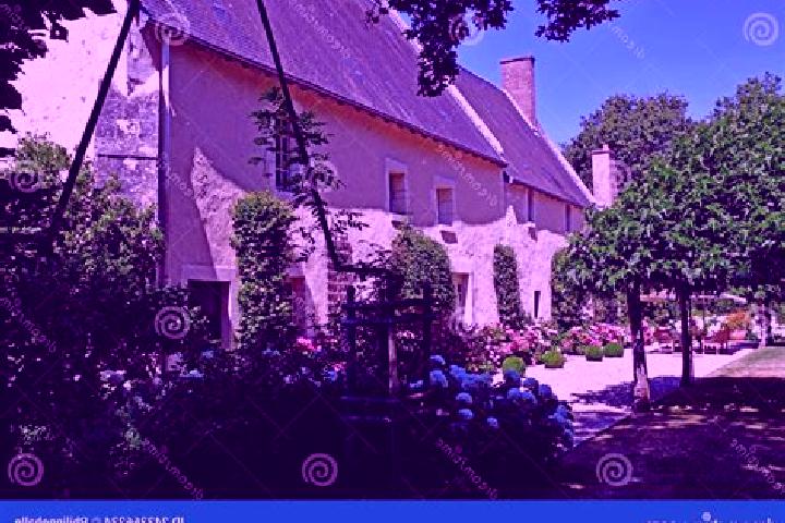 Escorts Poulaines, France — Local Companions