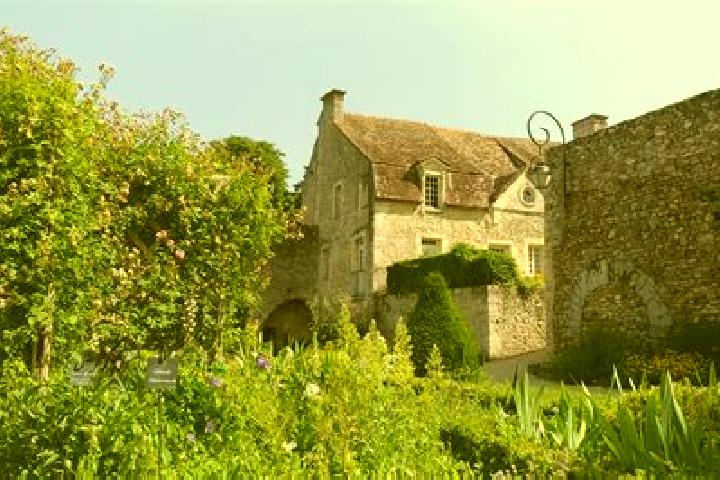Escorts Preaux-du-Perche, France — Local Companions