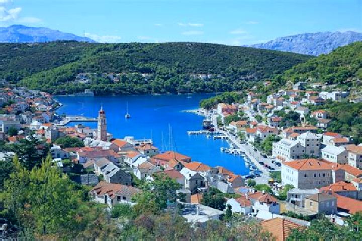 Escorts Pucisca, Croatia — Local Companions