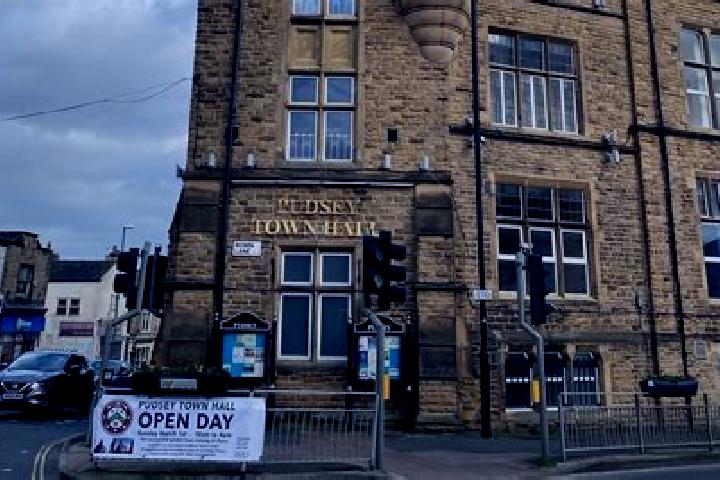 Escorts Pudsey, United Kingdom — Local Companions