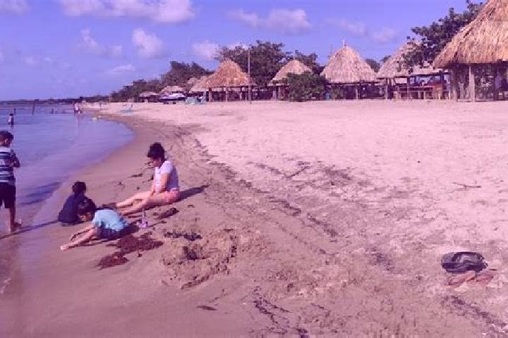 Escorts Puerto Castilla, Honduras — Local Companions