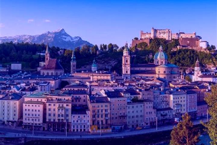 Escorts Putzmannsdorf, Austria — Local Companions