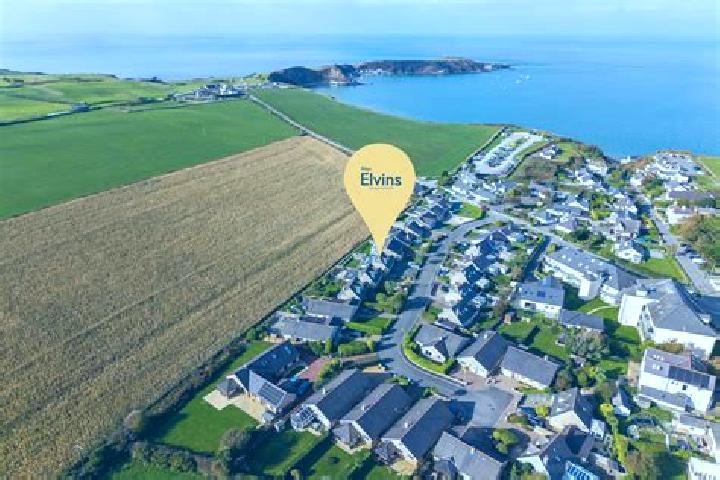 Escorts Pwllheli, United Kingdom — Local Companions