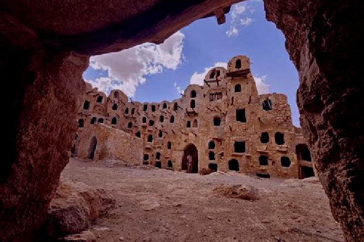 Escorts Qasr Abu Hadi, Libya — Local Companions
