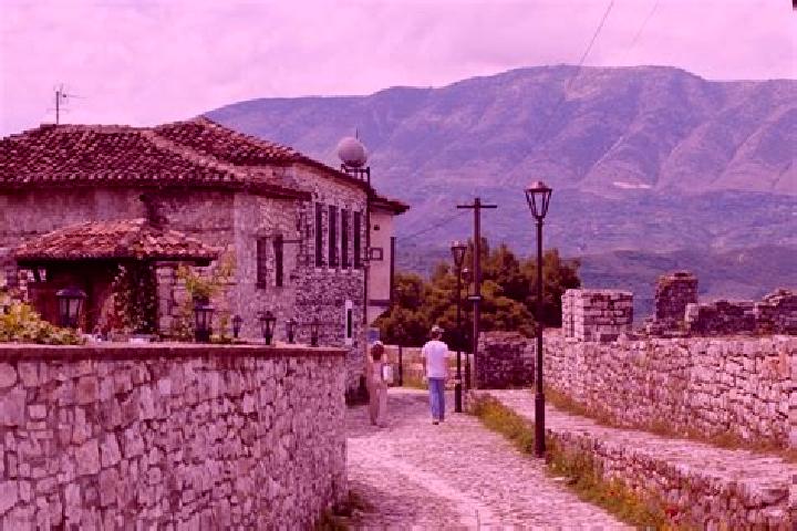 Escorts Qestorat, Albania — Local Companions