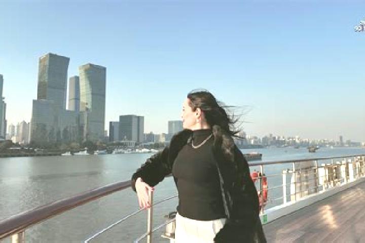 Escorts Qiantan, China — Local Companions