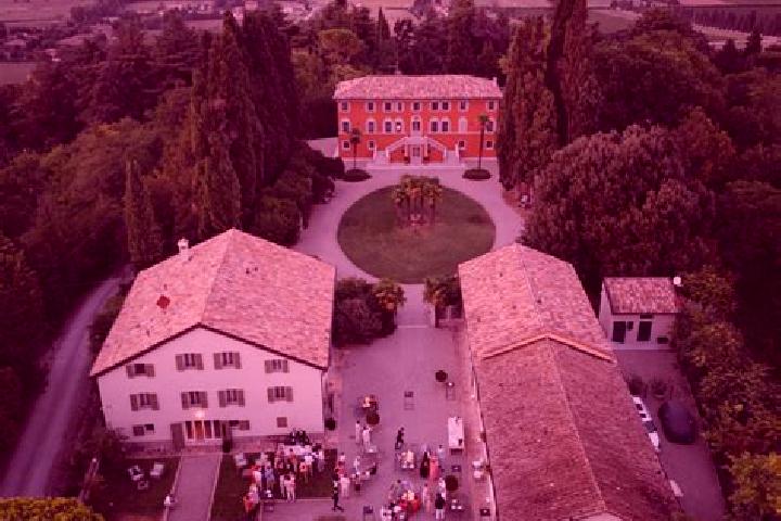 Escorts Quattro Castella, Italy — Local Companions