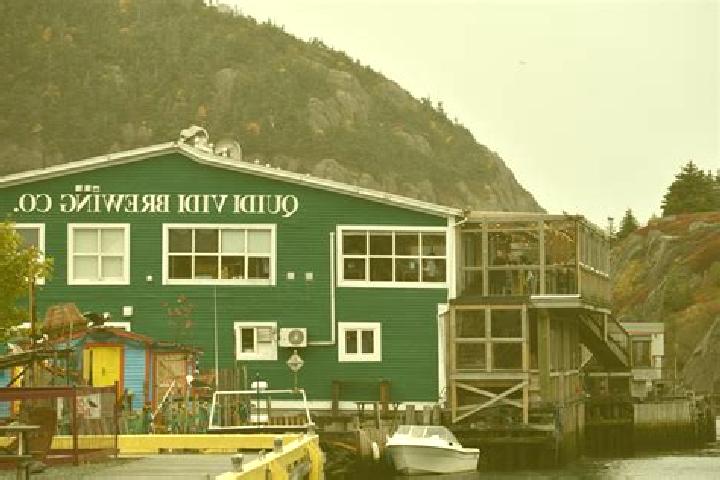 Escorts Quidi Vidi, Canada — Local Companions