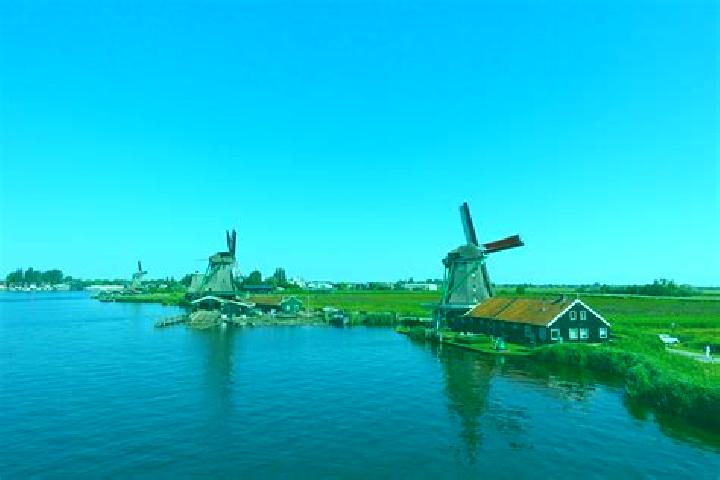 Escorts Raam, Netherlands — Local Companions