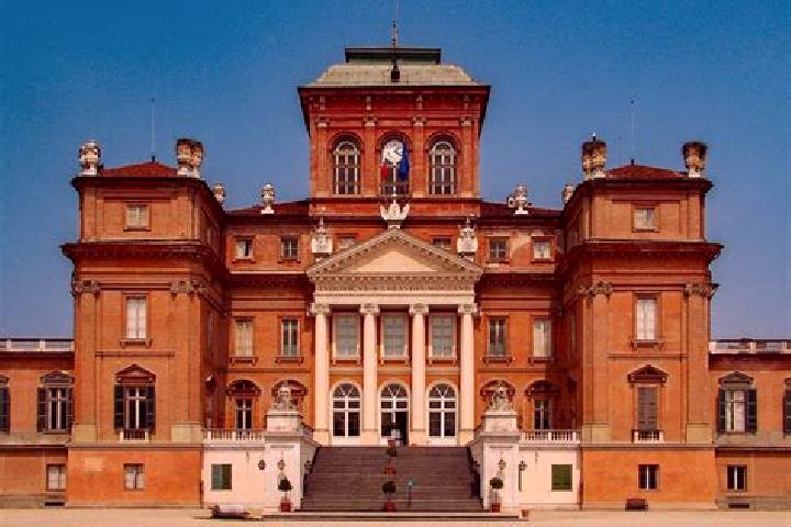 Escorts Racconigi, Italy — Local Companions
