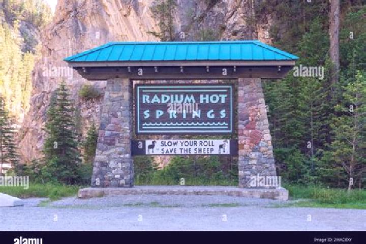 Escorts Radium Hot Springs, Canada — Local Companions