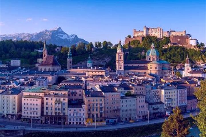 Escorts Raning, Austria — Local Companions