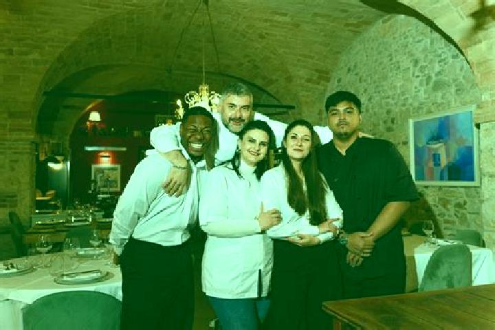 Escorts Rapagnano, Italy — Local Companions
